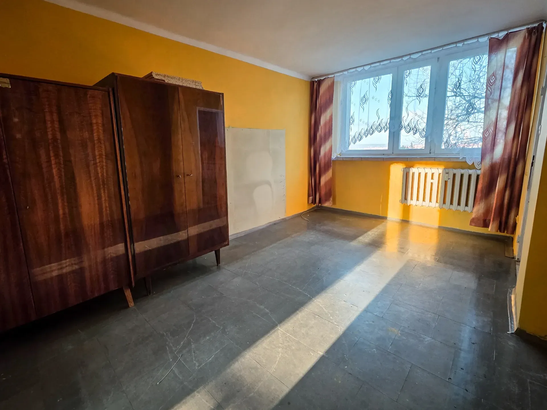 Trzypokojowe mieszkanie z balkonem w Będzinie - do remontu